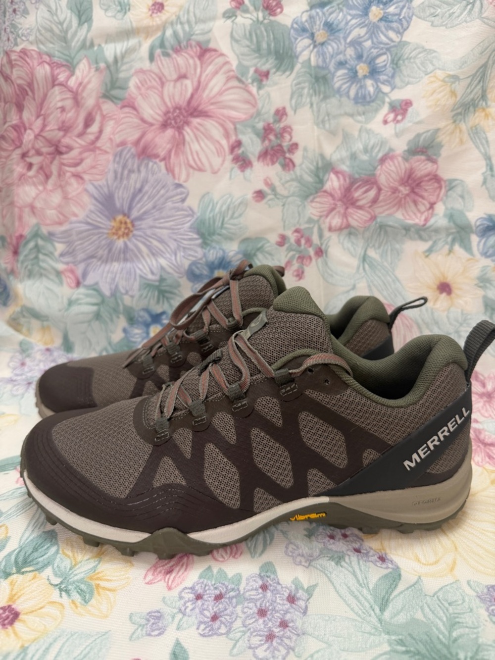 Merrell Women's Waterproof Hiking Shoes Siren 3 new size 9